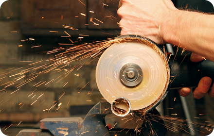 What kind of trials and tribulations can alloy saw blades endure for a longer lifespan?